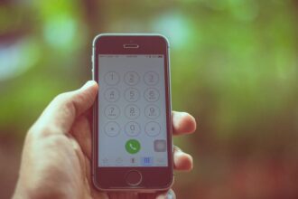 How to listen to someone else's call on your mobile (without mobile)