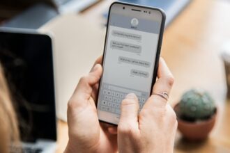 How to see someone else's WhatsApp Chat? (in your mobile)
